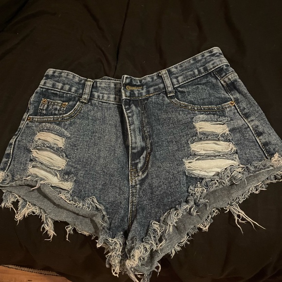 Distressed shorts size small (fits size 2-3) - Picture 1 of 3